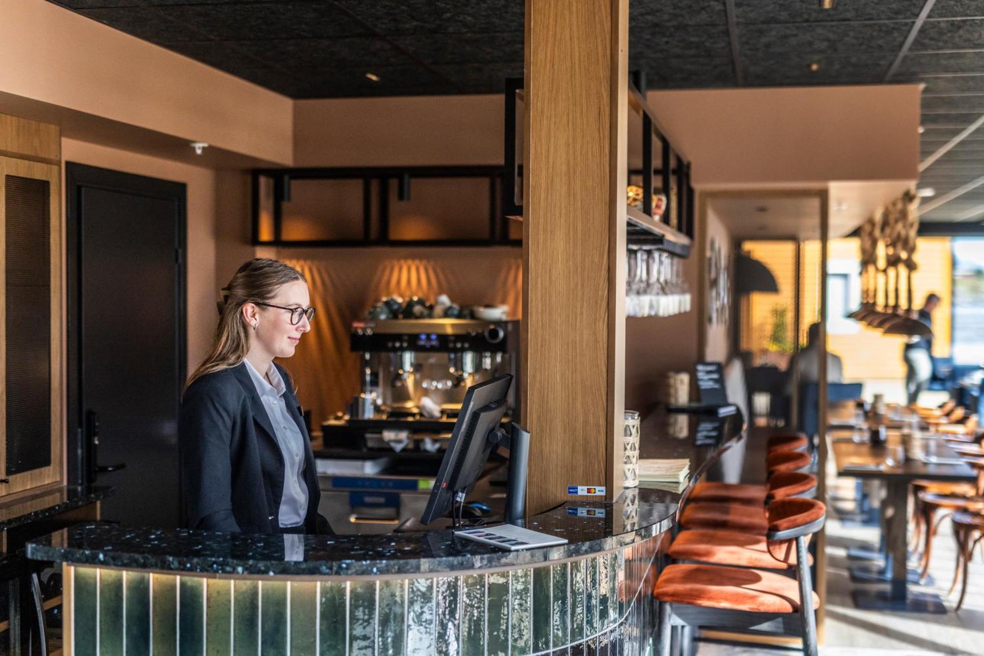 Henningsvaer Bryggehotell - By Classic Norway Hotels Exterior photo