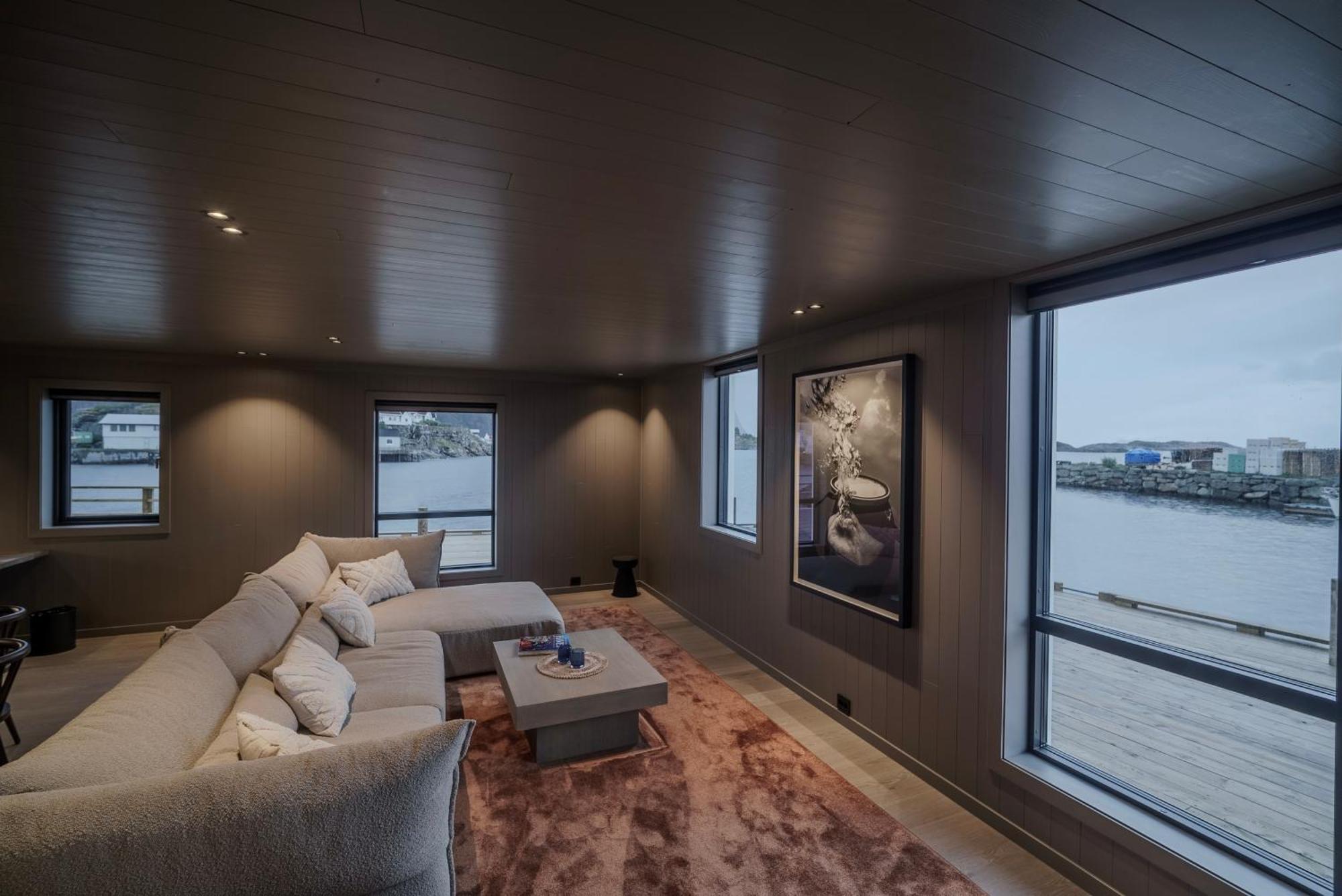 Henningsvaer Bryggehotell - By Classic Norway Hotels Exterior photo